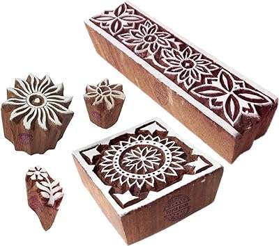 Bordure à imprimé floral et blocs de bois originaux (lot de 5). DIAYTAR COTE D'IVOIRE  - la meilleure adresse en ligne pour des achats discount dans tous les domaines ! Découvrez notre vaste choix de produits, de la maison à l'électroménager en passant par l'informatique et la mode. Profitez des réductions incroyables sur des articles de qualité, vous permettant d'économiser sans compromis. Avec des options de livraison rapides et notre engagement envers votre satisfaction, bénéficiez d'une expérience d'achat en ligne sans tracas chez nous !