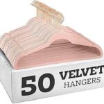 50 cintres en velours de qualité supérieure peu encombrants solides et robustes. DIAYTAR COTE D'IVOIRE  vous offre un large choix de produits discount, allant des appareils électroménagers dernier cri aux vêtements à la mode en passant par les gadgets les plus innovants. Faites vos achats en ligne en toute simplicité et bénéficiez de prix avantageux pour équiper votre maison avec style, sans vous ruiner.