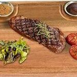 Planche à découper en bois d'acacia de service de présentation de steak et fromage. Cherchez-vous à économiser tout en achetant des produits de qualité ? DIAYTAR COTE D'IVOIRE  est là pour vous. Notre boutique en ligne généraliste offre une sélection variée de produits discount, allant des équipements pour la maison à l'informatique, en passant par l'électroménager et la mode. Ne payez pas plus cher ailleurs, explorez DIAYTAR COTE D'IVOIRE  pour des bonnes affaires garanties.