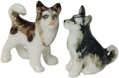 2 figurines en céramique de chien sibérie alaska (1:12). Découvrez DIAYTAR COTE D'IVOIRE, votre source incontournable de bons plans discount en ligne. Trouvez tout ce dont vous avez besoin, des produits de maison essentiels aux gadgets high-tech, le tout à des prix imbattables. Faites des économies tout en vous offrant de la qualité grâce à notre sélection variée et attrayante.