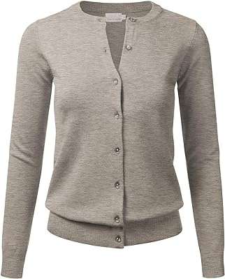 Cardigan en tricot doux boutonné à manches longues et col rond floria pour femme. À la recherche de bons plans ? Rendez-vous sur DIAYTAR COTE D'IVOIRE, votre partenaire en ligne pour des produits discount de qualité. Parcourez notre large éventail de produits, allant de l'électroménager de pointe à la mode tendance, et profitez d'économies incroyables tout en apportant une touche de style à votre vie quotidienne.