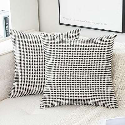 Oreillers confortables en velours côtelé avec housses incluses noir et blanc housses de coussin. DIAYTAR COTE D'IVOIRE  : la référence en matière d'achats discount en ligne ! Découvrez notre large sélection de produits à des prix imbattables, de la maison à l'électroménager, en passant par l'informatique et la mode. Grâce à nos offres exclusives, faites-vous plaisir sans vous ruiner et profitez d'une qualité inégalée !