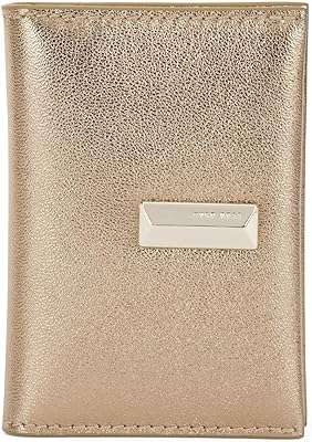 Porte cartes boss femme nathalie flap card m en cuir effet doré avec détails. Plongez dans l'univers de DIAYTAR COTE D'IVOIRE, votre boutique en ligne de référence pour des offres discount incroyables. Des indispensables pour la maison aux appareils électroménagers haut de gamme, en passant par les produits informatiques de qualité et les articles de mode tendance, nous sommes là pour vous offrir une expérience shopping exceptionnelle à des prix défiant toute concurrence. Ne manquez pas cette opportunité de faire des économies tout en ajoutant de la valeur à votre quotidien !