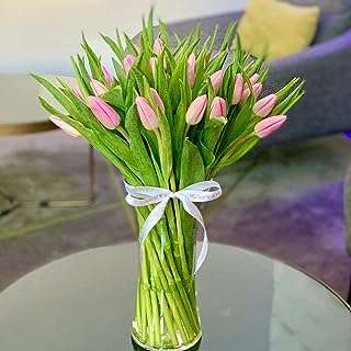 Bouquet de fleurs fraîches 8 de la designers collection dubai. Vous cherchez des produits discount de qualité ? Ne cherchez plus, DIAYTAR COTE D'IVOIRE  est là pour vous. Notre boutique en ligne généraliste propose une large gamme d'articles allant de la maison à l'informatique en passant par l'électroménager et la mode. Faites des économies sans compromettre la qualité grâce à notre sélection minutieusement choisie de produits à prix réduits. Profitez des avantages du shopping en ligne avec DIAYTAR COTE D'IVOIRE .