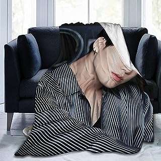 Couverture jungkook jeon en polaire douce et chaude pour canapé bureau. DIAYTAR COTE D'IVOIRE, la référence des bonnes affaires en ligne ! Explorez notre boutique et découvrez une sélection variée de produits, de la maison à l'informatique en passant par la mode et les gadgets. Profitez de nos prix compétitifs et achetez en toute confiance. Faites de DIAYTAR COTE D'IVOIRE  votre allié shopping, vous ne le regretterez pas.