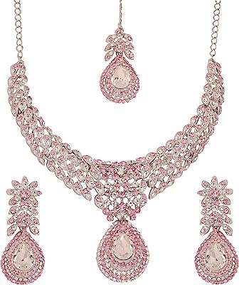 Beau savoir faire complexe indien bollywood design ensemble de bijoux brillant blanc. DIAYTAR COTE D'IVOIRE  vous propose une expérience de shopping en ligne à petit budget sans compromettre la qualité. Découvrez notre sélection diversifiée de produits discount, allant de l'informatique aux gadgets branchés, en passant par les articles pour la maison et bien plus encore. Faites des économies intelligentes et restez dans la tendance avec DIAYTAR COTE D'IVOIRE .