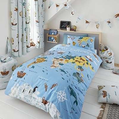 Parure de lit réversible world explorer pour filles garçons et enfants par happy. DIAYTAR COTE D'IVOIRE  est votre destination en ligne pour des offres incroyables. Parcourez notre collection variée de produits discount, comprenant des articles pour la maison, l'électroménager, l'informatique, la mode et les gadgets, et découvrez des prix imbattables qui correspondent à toutes les bourses.