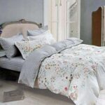 Rezlan uae ensembles de housse de couette design queen double lit. Envie d'être à la pointe de la mode sans dépenser une fortune ? DIAYTAR COTE D'IVOIRE  vous propose une sélection de vêtements et accessoires tendance à prix cassés. Que vous cherchiez des tenues pour toute la famille ou des pièces uniques pour vous démarquer, notre boutique en ligne généraliste vous garantit des achats mode discount qui feront sensation.