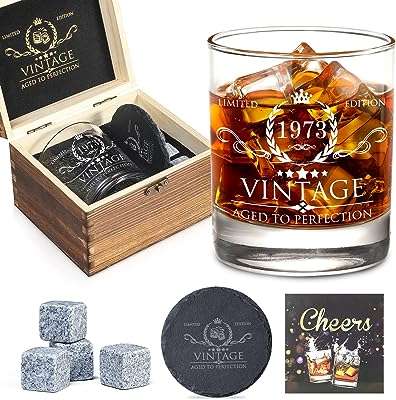 Cadeaux d'anniversaire 50e pour hommes ensemble de verres à whisky. DIAYTAR COTE D'IVOIRE  - La solution idéale pour des achats discount en ligne. Explorez notre gamme complète de produits pour la maison, l'électroménager, l'informatique, la mode et les gadgets, et bénéficiez de tarifs compétitifs. Simplifiez votre expérience d'achat avec notre boutique en ligne conviviale et découvrez des offres imbattables.