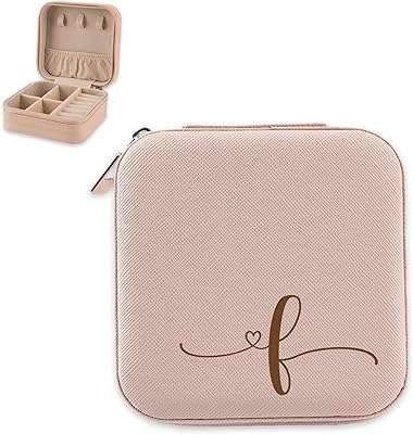Fdf home boîte à bijoux avec lettre initiale cadeau pour femmes et filles. DIAYTAR COTE D'IVOIRE, votre destination en ligne pour des produits discount de qualité. Découvrez notre large éventail de produits, allant de la maison à l'électroménager, de l'informatique à la mode et aux gadgets, et trouvez les meilleures offres du marché. Profitez d'une expérience d'achat simple et abordable avec DIAYTAR COTE D'IVOIRE  et économisez sur tous vos achats en ligne.