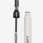 Gel de définition et de fixation des sourcils refi avec effet de stratification