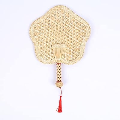 Éventail à main pliant en bambou naturel the white shop de style chinois, mini ventilateur à main en feuille de palmier en bambou. DIAYTAR COTE D'IVOIRE se positionne comme le partenaire idéal pour tous les consommateurs ivoiriens, proposant un large éventail de produits allant de l'électronique aux produits alimentaires, en passant par les accessoires de mode. La boutique met en avant sa logistique optimale, permettant des livraisons rapides et efficaces à travers tout le pays.