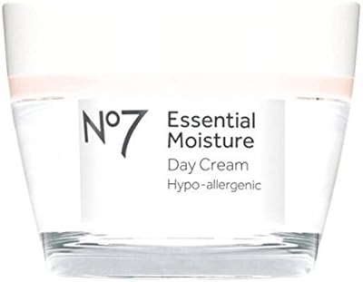 7 boots essential crème de jour hydratante n° 50 ml. DIAYTAR COTE D'IVOIRE se démarque par sa vaste gamme de produits allant des produits alimentaires aux accessoires high-tech, en passant par les vetements et les produits de soins personnels. Cette boutique en ligne généraliste permet aux clients de faire leurs achats en toute simplicité, avec des options de paiement flexibles et des délais de livraison rapides. Les clients bénéficient également d'un service client réactif et compétent.