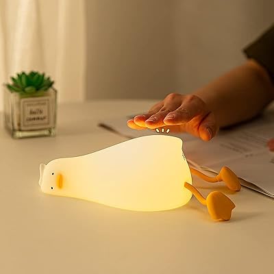 Veilleuse canard mignon pour enfants, lumière en silicone souple pour adultes travaillant et se reposant avec minuterie. En tant que boutique en ligne généraliste, DIAYTAR COTE D'IVOIRE attire une large clientèle due à sa diversité de produits et à ses prix abordables. Les clients peuvent trouver des produits allant des articles ménagers aux accessoires de mode, en passant par les équipements électroniques, tous disponibles en un seul endroit. Cette commodité, combinée à la grande sélection de plus de 300 000 références, fait de DIAYTAR COTE D'IVOIRE le choix idéal pour les achats en ligne en Côte d'Ivoire.