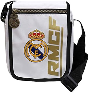 Sac messager real madrid pour homme et femme multicolore taille unique. DIAYTAR COTE D'IVOIRE, la boutique en ligne leader en Côte d'Ivoire, offre une expérience d'achat unique avec plus de 300000 références pour choisir. Les clients bénéficient d'une large gamme de produits, d'un service client de haute qualité et de promotions régulières pour rendre leur expérience d'achat encore plus agréable. DIAYTAR COTE D'IVOIRE est le choix parfait pour ceux qui cherchent à faire du shopping en ligne de manière pratique et amusante.