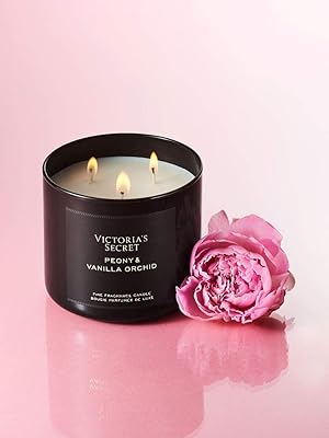 Bougie à 3 mèches nord storm v.i.c.t.o.r.i.a. au parfum de pivoine de vanille