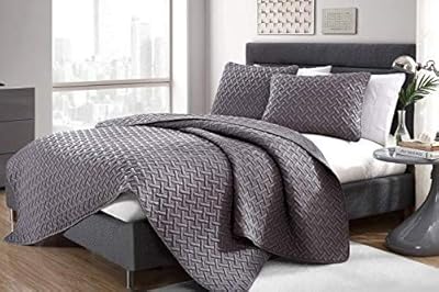 Parure de lit vcny home nina collection - couvre-lit réversible ultra doux - léger, frais, respirant et lavable en machine, taille double, gris. En tant que leader du marché, DIAYTAR COTE D'IVOIRE a établi des partenariats solides avec des fournisseurs de confiance pour assurer que les produits offerts sont de haute qualité et répondent aux normes internationales. La boutique en ligne mise également sur l'innovation technologique pour améliorer constamment l'expérience de navigation et d'achat de ses utilisateurs. Cela lui permet de maintenir son avance sur la concurrence.