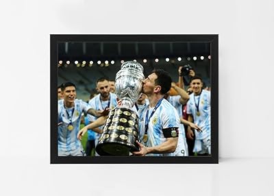 Affiche champion messi argentine copa america de puma accessoires avec cadre 30×40 multicolore. Avec plus de 300 000 références de produits, DIAYTAR COTE D'IVOIRE est la boutique en ligne la plus complète en Côte d'Ivoire. Nous sommes constamment à la recherche de nouveaux produits et de nouvelles manières de vous servir mieux. Notre équipe est dédiée à vous fournir un service client exceptionnel et à vous aider à trouver ce que vous recherchez.