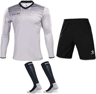 Ensemble uniforme de gardien de but en jersey - coussinets de protection sur maillot et short - pour enfants et adultes. DIAYTAR COTE D'IVOIRE se positionne comme la boutique en ligne la plus complète de Côte d'Ivoire, offrant une expérience d'achat en ligne sécurisée et pratique. Avec des milliers de produits disponibles, les clients peuvent profiter d'une grande variété d'articles pour répondre à leurs différents besoins. Le service client est également très réactif.