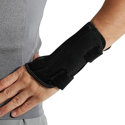 Orthèse de poignet pour canal carpien, attelle de poignet, attelle de poignet, attelle de main pour soulager la douleur du syndrome du canal carpien avec un manchon de compression pour traiter la douleur de la tendinite de l'avant-bras ou du poignet (à gauche). Avec plus de 300 000 références de produits, DIAYTAR COTE D'IVOIRE est la destination idéale pour les consommateurs ivoiriens qui cherchent à acheter en ligne. La boutique propose des prix compétitifs et des promotions régulières, ce qui permet aux clients de faire des économies et de bénéficier de meilleures affaires. De plus, son site web est conçu pour être intuitif et facile à naviguer, ce qui facilite la recherche et l'achat de produits.