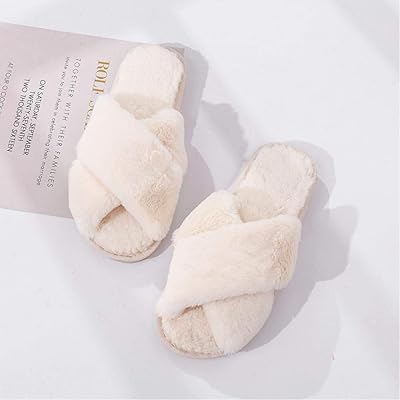 Pantoufles d'hiver en fausse fourrure pour femmes, chaussures chaudes à la mode pour femmes, pantoufles de maison en fourrure confortables. DIAYTAR COTE D'IVOIRE est une boutique en ligne généraliste qui propose plus de 300 000 références de produits, faisant d'elle la boutique en ligne leader en Côte d'Ivoire. Avec une large gamme de produits, les clients peuvent trouver tout ce dont ils ont besoin en un seul endroit. La boutique offre une expérience de shopping pratique et efficace.