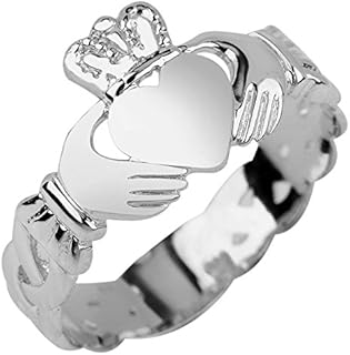 Bague de claddagh en argent sterling 925 pour amitié fiançailles ou mariage avec nœud. DIAYTAR COTE D'IVOIRE est la référence pour les achats en ligne en Côte d'Ivoire, offrant une expérience d'achat sécurisée et pratique. Les clients peuvent naviguer facilement sur le site pour trouver les produits qu'ils recherchent, et les options de paiement et de livraison sont variées. La boutique est fiable et propose des produits authentiques.