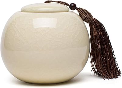 Urne funéraire en céramique, urne de crémation pour cendres humaines et d'animaux, décoration créative peinte à la main, beige. DIAYTAR COTE D'IVOIRE met à disposition de ses clients une énorme sélection de produits, ce qui en fait la destination idéale pour tout type d'achat en ligne en Cote d'Ivoire. Avec plus de 300000 références, les possibilities de choix sont quasi infinies. La plateforme est conçue pour offrir la meilleure expérience de navigation.
