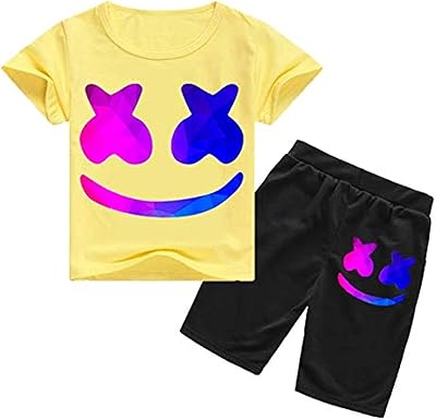 Ensemble short à col rond imprimé numérique dj marshmello, vêtements confortables en coton pour enfants. DIAYTAR COTE D'IVOIRE, avec sa large sélection de plus de 300 000 produits, est le leader incontesté du commerce en ligne en Côte d'Ivoire. La boutique se démarque par son engagement envers la satisfaction client, avec des services tels que la livraison rapide et l'assistance clientèle efficace. Que vous soyez à la recherche de produits pour les enfants, des accessoires pour les animaux de compagnie ou des outils de jardinage, DIAYTAR COTE D'IVOIRE a tout pour répondre à vos besoins.