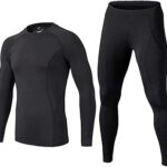 Un ensemble de sous-vêtements de compression à manches longues pour enfants, composé d'une
