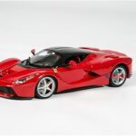 Voiture moulée sous pression p progo ferrari race & play laferrari à l'échelle