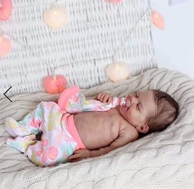 Poupée bébé fille reborn de 22 pouces, faite à la main en vinyle souple, poupée reborn en silicone réaliste pour 3 ans et plus. DIAYTAR COTE D'IVOIRE, votre boutique en ligne préférée en Côte d'Ivoire, met à votre disposition une sélection incroyable de plus de 300 000 produits, allant des produits de beauté aux équipements électroménagers. Le site est facile à naviguer, et les commandes sont livrées rapidement. DIAYTAR COTE D'IVOIRE est la solution idéale pour un shopping en ligne pratique et efficace.