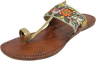 Sandales de travail multi-fils kolhapuri pour femmes, chaussures d'intérieur indiennes plates en cuir souple, à enfiler en maille. En tant que boutique en ligne généraliste, DIAYTAR COTE D'IVOIRE se distingue par son énorme réservoir de produits qui satisfont aux besoins quotidiens et spécifiques de sa clientèle. Avec plus de 300 000 références, cette plateforme offre une expérience d'achat unique et pratique. Les clients peuvent profiter d'une navigation facile pour trouver leurs produits préférés.