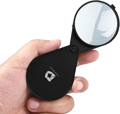 Lunettes grossissantes de poche pliables deluxe products conception portable compacte pour les voyages. DIAYTAR COTE D'IVOIRE est une boutique en ligne généraliste qui propose plus de 300000 références de produits. Cette boutique en ligne offre une grande variété de produits pour répondre aux besoins de ses clients. Elle est considérée comme l'une des boutiques en ligne les plus fiables en Côte d'Ivoire.