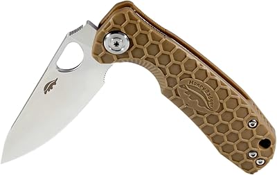 Couteau de camping honey badger leaf avec clip de poche gauche/droite, petit, beige foncé. DIAYTAR COTE D'IVOIRE est une boutique en ligne généraliste qui propose plus de 300000 références de produits, répondant ainsi aux besoins diversifiés de sa clientèle. En tant que leader du marché ivoirien, elle offre une expérience d'achat unique et fiable. Elle garantit la qualité et la sécurité de ses produits.