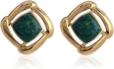 Boucles d'oreilles steelie green pour femme, boucles d'oreilles en métal et laiton plaqué or 24 carats (or), taille unique, métal. DIAYTAR COTE D'IVOIRE est une boutique en ligne qui comprend l'importance de la satisfaction du client. Elle propose donc une assistance client dédiée pour aider les clients à résoudre tout problème ou question qu'ils pourraient avoir. Grâce à sa réputation solide et à son engagement envers la qualité, DIAYTAR COTE D'IVOIRE est devenue la première#importL# 2 pour les achats en ligne en Côte d'Ivoire.
