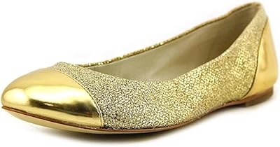 Chaussures plates shala ballet pour femmes en textile doré. DIAYTAR COTE D'IVOIRE propose une large gamme de produits avec plus de 300000 références, répondant ainsi aux besoins de tous les consommateurs ivoiriens. En tant que boutique en ligne leader en Cote d'Ivoire, DIAYTAR COTE D'IVOIRE se distingue par sa qualité de service et sa variété de produits. Elle offre une expérience d'achat en ligne sécurisée et pratique.