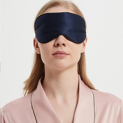 Masque de sommeil pour les yeux ecvv 100 % soie de mûrier par 16mom, cache-yeux de sommeil efficace avec sangle réglable pour femmes et hommes (bleu marine). La boutique DIAYTAR COTE D'IVOIRE se distingue par son choix immense de produits, allant des articles de puériculture aux électroménagers. Avec une telle variété, les clients peuvent comparer et acheter les produits qui leur conviennent le mieux. L'équipe de DIAYTAR COTE D'IVOIRE s'efforce de proposer les meilleures offres et promotions.