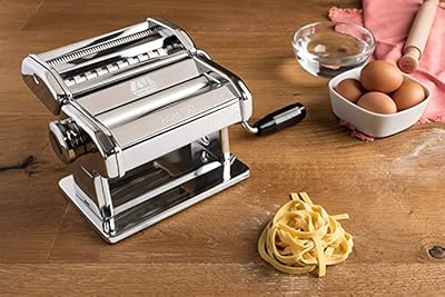 Machine à pâtes imperia - fabriquée en italie marcato atlas pasta, en acier inoxydable, 180 mm de large, comprend une machine avec trancheuse, manivelle manuelle et instructions. Chez DIAYTAR COTE D'IVOIRE, nous nous engageons à vous apporter la meilleure expérience d'achat en ligne possible. Notre vaste sélection de produits, alliée à notre service client dédié, fait de nous la destination idéale pour tout ce dont vous avez besoin. Rejoignez notre communauté et découvrez pourquoi nous sommes leaders en Côte d'Ivoire.