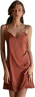 Pyjama en soie pour femmes robe sexy tissu satiné style uni. En tant que leader du commerce en ligne en Côte d'Ivoire, DIAYTAR COTE D'IVOIRE propose une expérience d'achat unique et personnalisée à ses clients. Avec plus de 300 000 références disponibles, les clients peuvent trouver tout ce dont ils ont besoin en un seul endroit. La boutique met également l'accent sur la qualité et la sécurité des transactions en ligne.