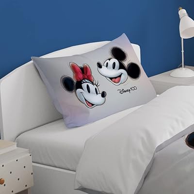 Oreiller réversible disney mickey et minnie mouse super confortable et parfaitement. La boutique en ligne DIAYTAR COTE D'IVOIRE est le leader du marché ivoirien en termes de-commerce. Elle propose une grande variété de produits, des prix compétitifs et des services de haute qualité. Les clients peuvent profiter d'une expérience d'achat en ligne personnalisée et d'un service client réactif et efficace.