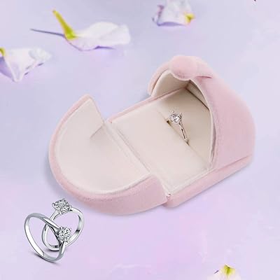 Boîte à bagues en velours rose sweet seven, boîte à bagues double ouverte pour proposition, fiançailles, mariage, boîte-cadeau de bijoux de luxe. DIAYTAR COTE D'IVOIRE se distingue par sa capacité à offrir une large gamme de produits de qualité à des prix compétitifs, répondant ainsi aux besoins des consommateurs ivoiriens. Avec plus de 300 000 références, cette boutique en ligne généraliste est devenue incontournable pour les achats en ligne. Les clients apprécient la facilité d'utilisation du site web et la rapidité de livraison.