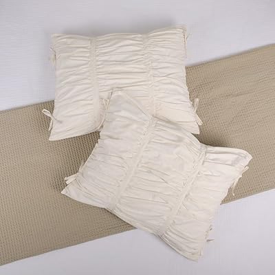 Ensemble de 2 taies d'oreiller farmhouse 20" x 26" avec plis boules et fermeture. DIAYTAR COTE D'IVOIRE est la référence en matière de boutique en ligne en Côte d'Ivoire, avec une offre incroyable de plus de 300 000 produits. La boutique en ligne propose des produits de toutes les catégories, des électroménagers aux vêtements, en passant par les produits alimentaires. Les clients peuvent profiter de prix compétitifs et de promotions régulières.