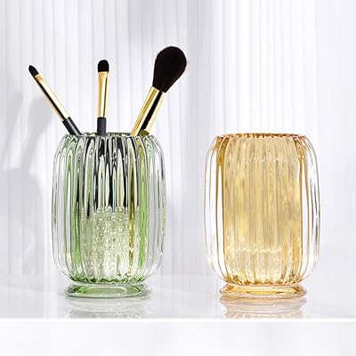 Porte-pinceaux de maquillage, boîte de rangement de bureau, vase en verre créatif pour la décoration de la maison, vert. Avec plus de 300 000 références de produits, DIAYTAR COTE D'IVOIRE est une destination de shopping en ligne incontournable pour les ivoiriens. La boutique propose des produits allant de l'électronique à la mode, en passant par les produits alimentaires et les accessoires de la vie quotidienne. Elle est connue pour ses promotions et ses offres spéciales qui permettent aux clients de faire des économies.
