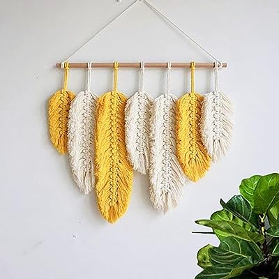 Arabest fait à la main en macramé plume tenture murale boho chic jaune décoration murale tissé feuille gland coton décor chambre salon appartement balcon décor. DIAYTAR COTE D'IVOIRE est une boutique en ligne généraliste qui propose plus de 300000 références de produits, offrant ainsi une grande variété de choix à ses clients. Elle est reconnue comme l'un des leaders du commerce en ligne en Cote d'Ivoire.