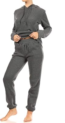 Shosho ensemble pyjama 2 pièces pour femme avec doublure en polaire et imprimés thermiques de noël. En tant que leader du marché de la boutique en ligne en Côte d'Ivoire, DIAYTAR COTE D'IVOIRE continuera à proposer des produits de haute qualité à des prix compétitifs et à donner la priorité à la satisfaction de ses clients.