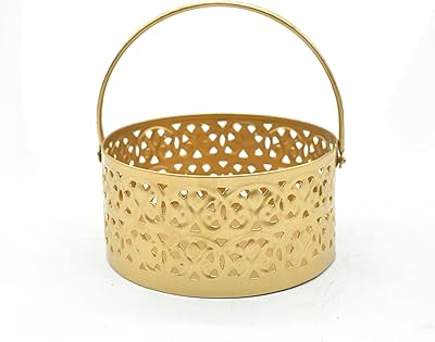 Panier de fleurs en métal bhujanpujari avec poignée, parfait pour la table à manger puja et le panier de fruits pour la décoration de la maison (or). DIAYTAR COTE D'IVOIRE est une boutique en ligne généraliste qui propose plus de 300000 références de produits, ce qui en fait l'une des plus grandes boutiques en ligne de Côte d'Ivoire. Avec une large gamme de produits, les clients peuvent trouver tout ce qu'ils cherchent sur un seul site. DIAYTAR COTE D'IVOIRE est leader sur le marché ivoirien.
