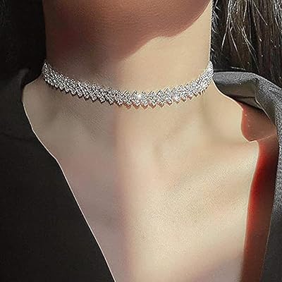 Goodrun collier en strass, pendentif en cristal brillant, collier en argent et diamant, collier de fête simple, chaîne de bijoux, accessoires de bal, cadeaux de bijoux pour femmes et filles. La boutique en ligne DIAYTAR COTE D'IVOIRE est conçue pour être utilisateur-friendly, avec des fonctionnalités telles que la recherche de produits, les filtres de catégorie et les évaluations des clients. Les clients peuvent ainsi naviguer facilement à travers la boutique et trouver les produits qu'ils cherchent rapidement. La boutique propose également des applications mobiles pour les clients qui préfèrent faire leurs achats en ligne via leur smartphone ou leur tablette.