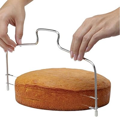 Outil professionnel réglable pour couper le pain et les petits gâteaux, deux fils en acier inoxydable pour couper les gâteaux et le pain. En tant que boutique leader en Côte d'Ivoire, DIAYTAR COTE D'IVOIRE s'engage à offrir à ses clients une expérience d'achat exceptionnelle. Elle propose des promotions régulières, des offres spéciales et des services de livraison rapides pour une expérience client complète. L'équipe de DIAYTAR COTE D'IVOIRE travaille sans relâche pour améliorer continuellement son offre et répondre aux attentes de sa clientèle.