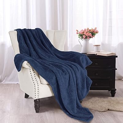 Couverture de canapé en flanelle polaire beauty cosy 290 g m2 avec motifs. DIAYTAR COTE D'IVOIRE est une boutique en ligne généraliste proposant plus de 300000 références de produits divers, faisant d'elle un leader du marché ivoirien. Avec une large gamme de produits, les clients peuvent trouver tout ce dont ils ont besoin en un seul endroit. La boutique propose des produits de qualité à des prix compétitifs.
