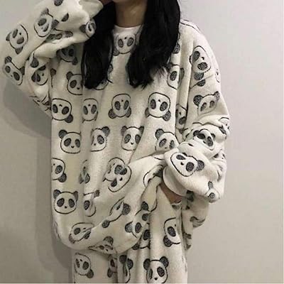 Pyjama femme coréen anische nachtwäsha niedlichen dessin animé flanelle imprimé polaire maison pyjamas rundhals pyjama chaud femme. En tant que leader du commerce en ligne en Côte d'Ivoire, DIAYTAR COTE D'IVOIRE s'engage à offrir les meilleurs produits et services à ses clients. La boutique travaille en étroite collaboration avec des fournisseurs de confiance pour s'assurer que les produits proposés sont de haute qualité et répondent aux attentes des clients. De plus, elle propose des promotions et des offres spéciales pour aider les clients à économiser de l'argent sur leurs achats.